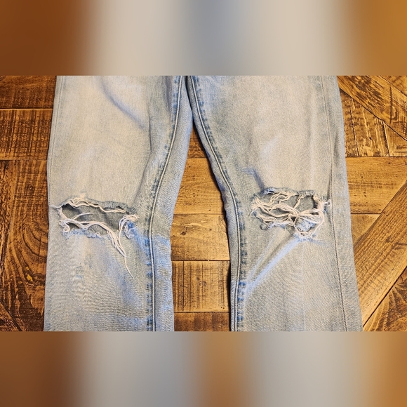 Blank NYC High Rise Tapered Leg Distressed Jeans Size 26 - Picture 4 of 12